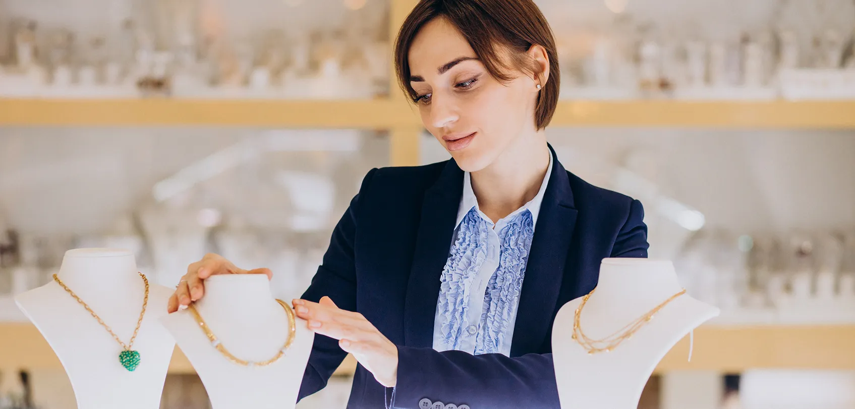 ¿Cómo elegir una joya de oro para regalar? Guía para comprar con significado y presupuesto