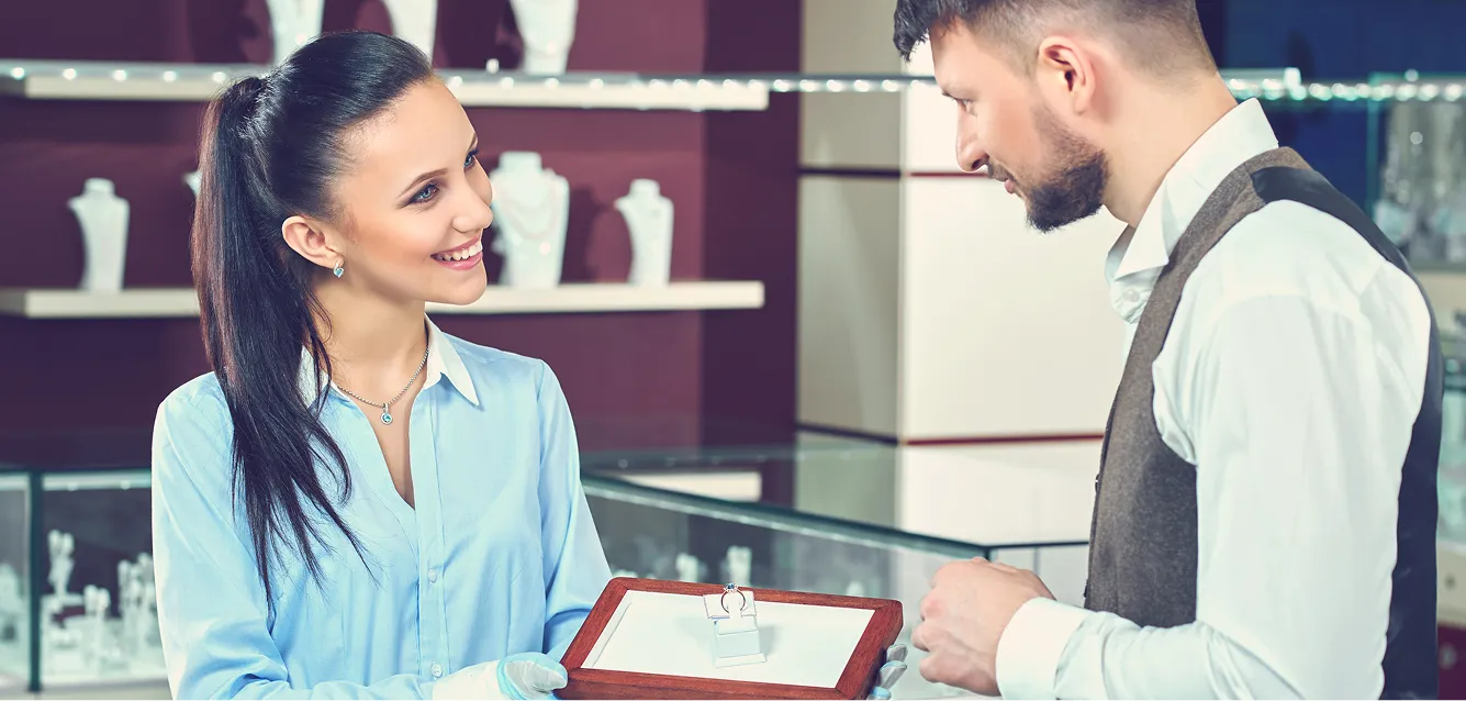 Diferentes tipos de joyas de oro para elegir un regalo según la ocasión y el estilo