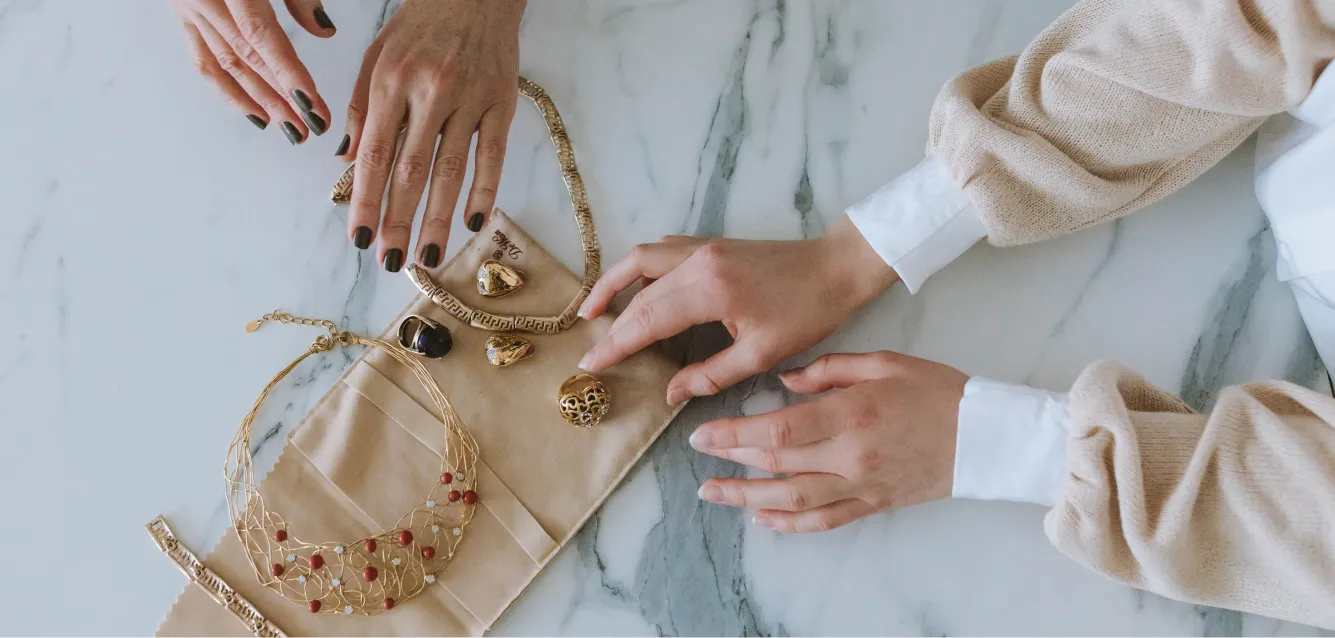 Valuación de joyas de oro considerando peso, quilataje y características de la pieza